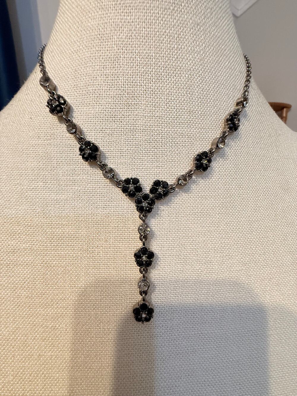 Vintage Black Rhinestone Flower Y Necklace 14” +3”